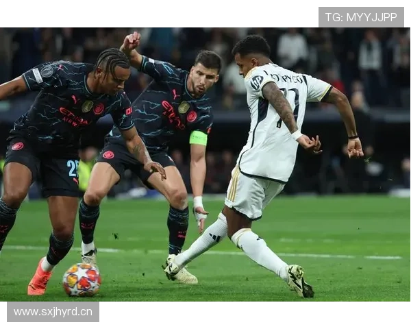 皇马欧冠争冠压力上升,近期竞技表现波动可能影响整体走势 皇马欧冠争冠压力上升,近期竞技表现波动可能影响整体走势